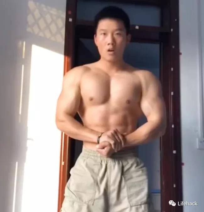 锻炼|农村小伙疯狂秀肌肉，身材碾压99%健身教练