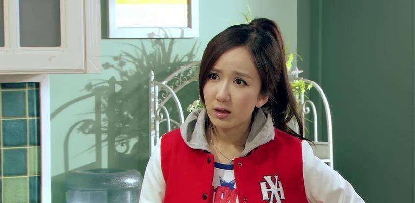 萧妈|“胡一菲”娄艺潇为何不红了？看她干过的那些事，就不奇怪了