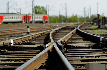 原创火车轨道这么多，为什么俄罗斯偏偏要用宽轨，而不和世界统一？