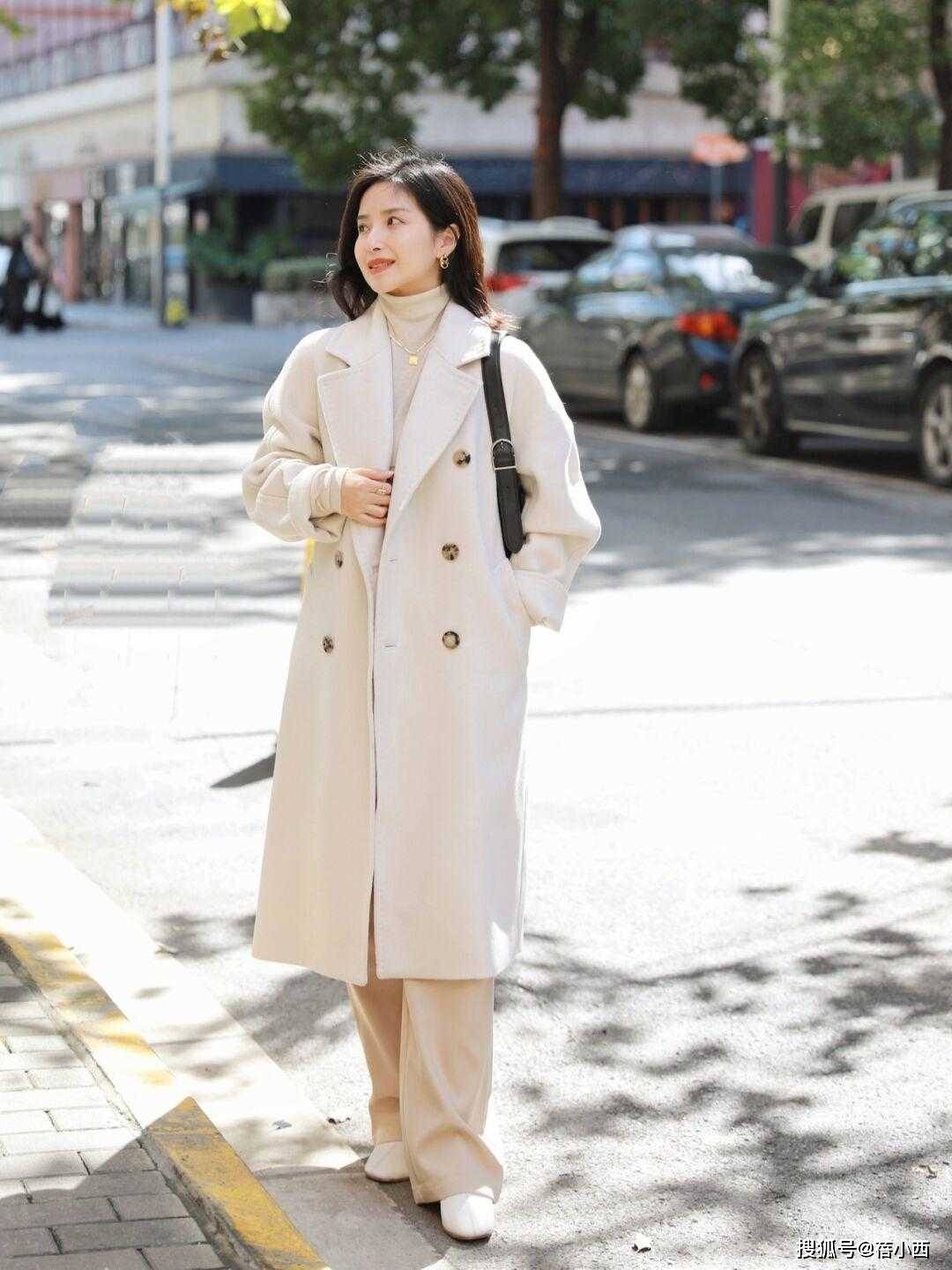 颜色 今年流行“翻领大衣”，比西装保暖比羽绒服显瘦，出街赚足回头率