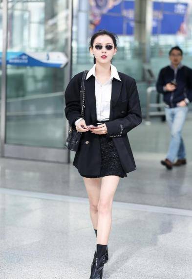 张予曦 张予曦还真是“人间尤物”，天生童颜脸太精致了，看着像17岁少女