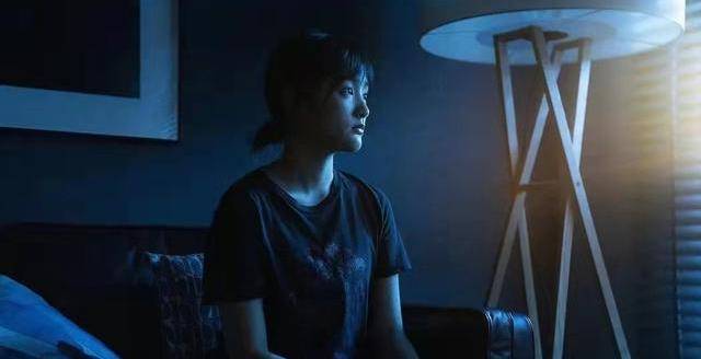 小静|《瀑布》:母爱的担忧如潮水,该如何避免它淹没一切?