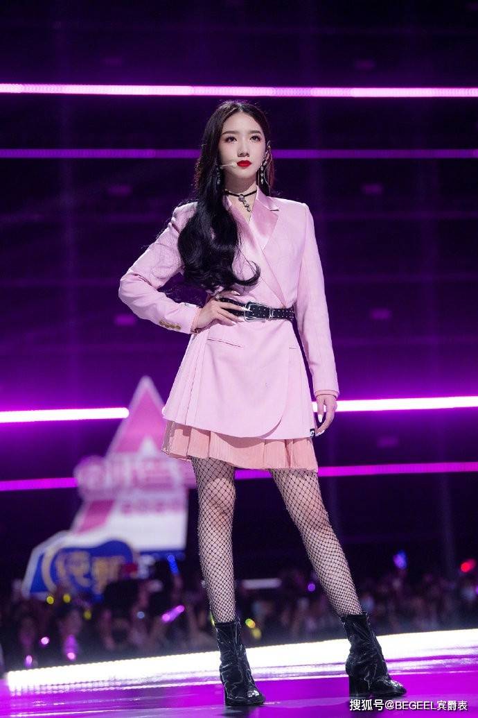 黑色 孟美岐最爱穿西装？驾驭能力太强，轻松穿出女王范