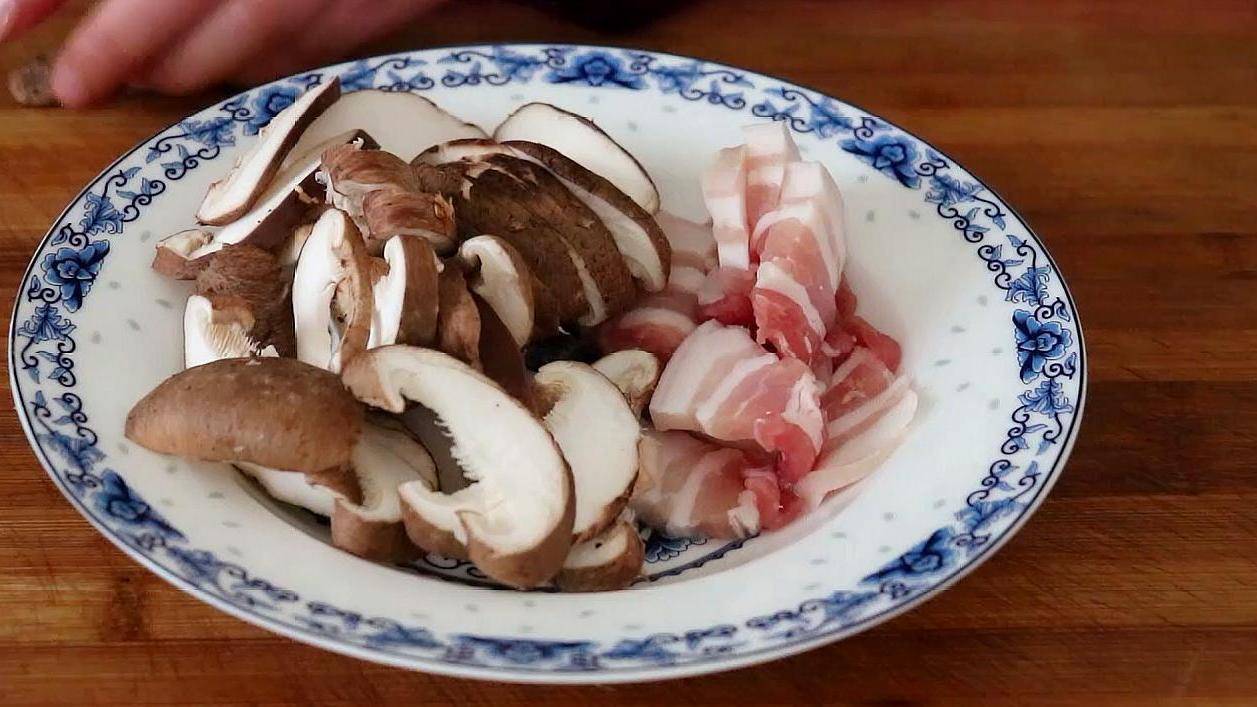 预备|教大家做这道荷包蛋豆腐煲,简单易学,营养丰富,赶快试试吧!