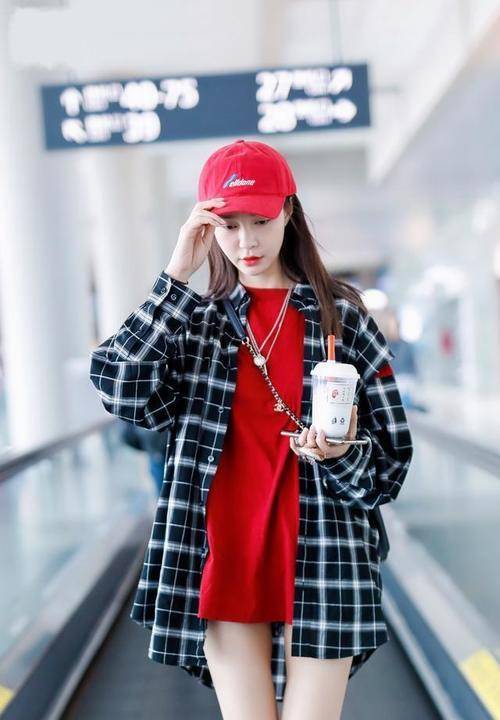 血色 沈梦辰玩下衣失踪秀“筷子腿”,穿衬衣超短热裤很性感,我酸了