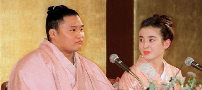 收入都是非常高的,然而收入高的是作为相扑选手的贵乃花,并不是光子的