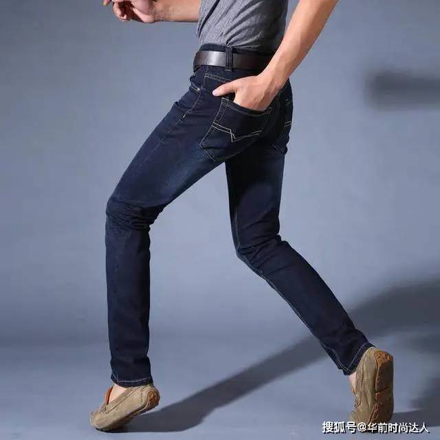 面料 男人过了45岁,多穿这样的男裤,尤其第2款,更有男人味