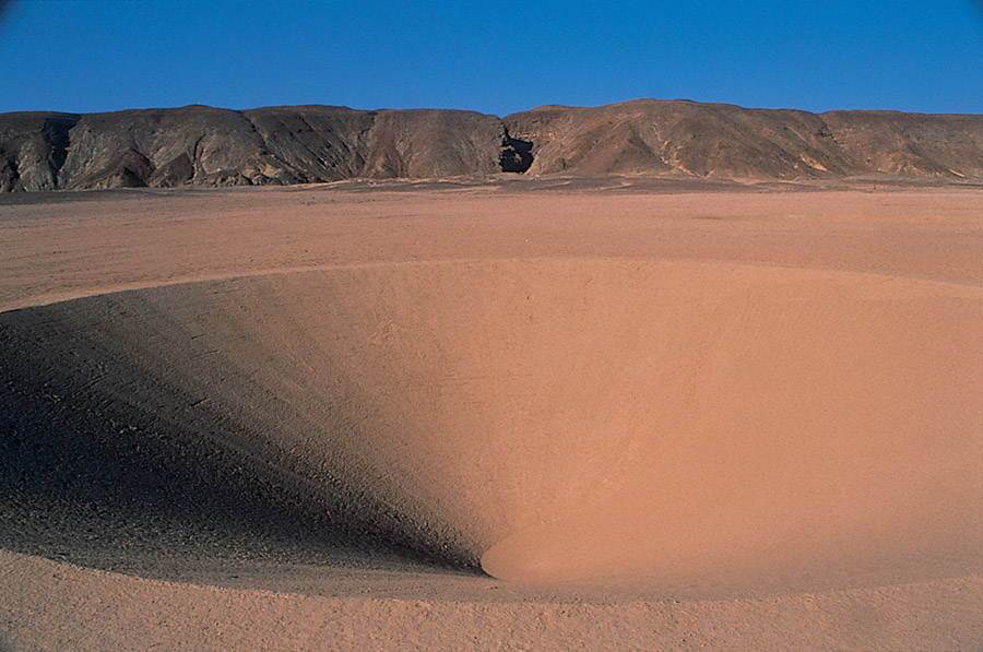如果挖空撒哈拉的沙子，还能剩下什么？这里一直都是沙漠吗？