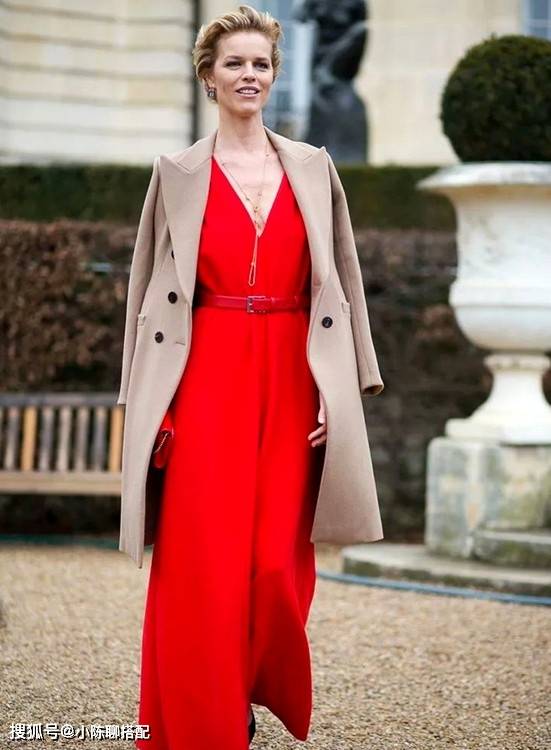 信仰 30岁的女人要怎么搭配信仰色中国红？有格调时尚还高贵