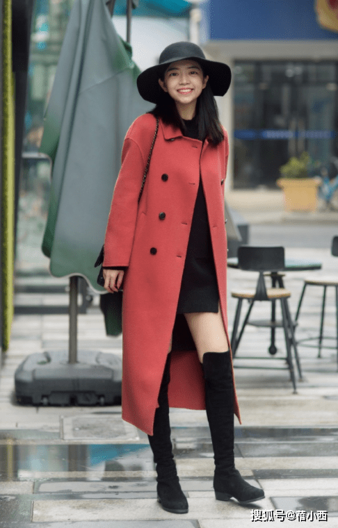 毛衣 奔三奔四的女人,建议多穿大衣+“长筒靴”或“短靴”,时髦洋气