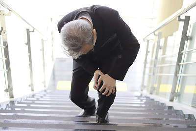的情况,那么需要及时保养好身体,如果在走路的过程中感觉到腿脚不利索