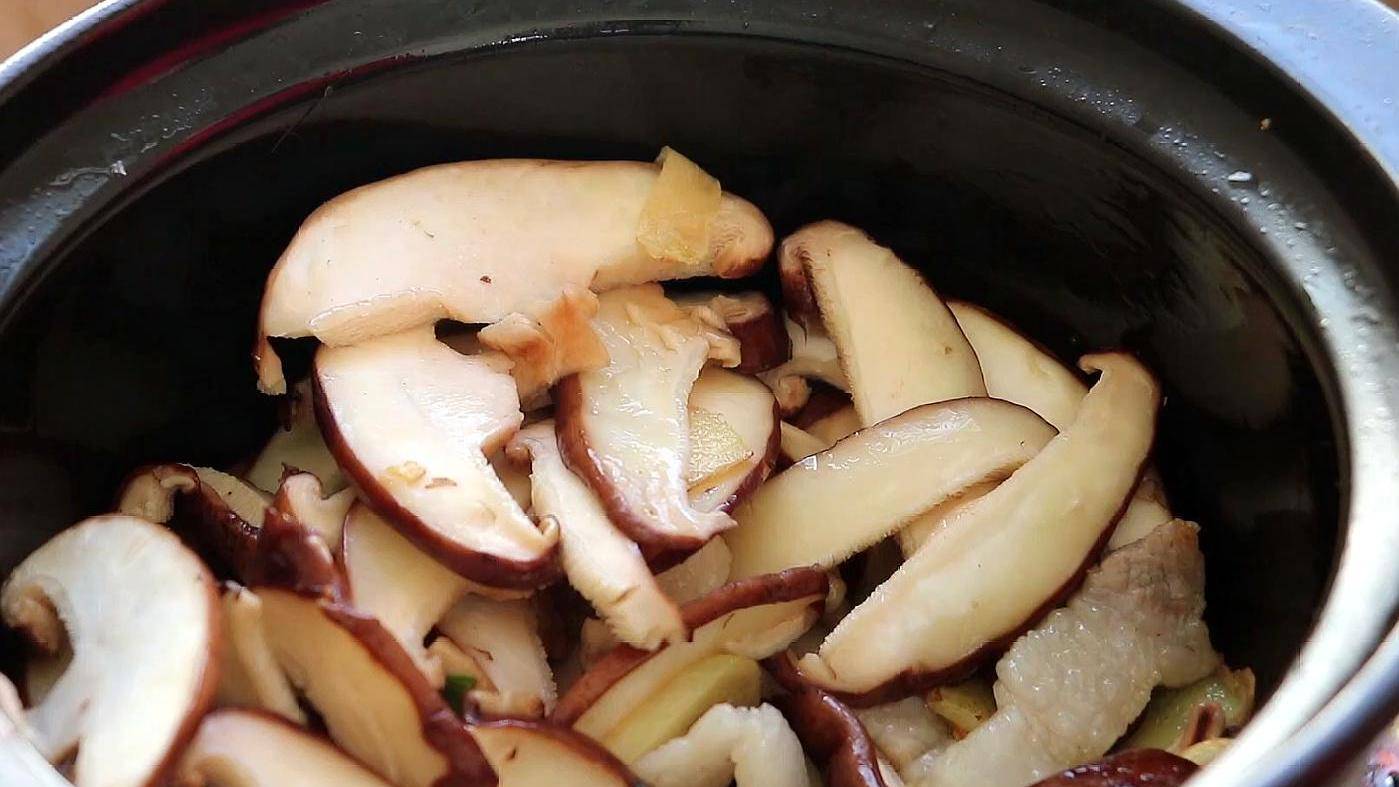 做法|教大家香菇肉片豆腐煲的做法！滑嫩不油腻！汤鲜味美！特别下饭！
