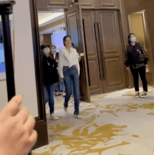 马尾46岁梅婷不靠高定也能惊艳众生!扎高马尾变活力美少女,状态绝佳