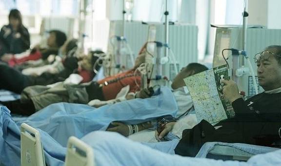 肾脏|身体若发出这3个“信号”，或许是“尿毒症”前兆，要引起注意