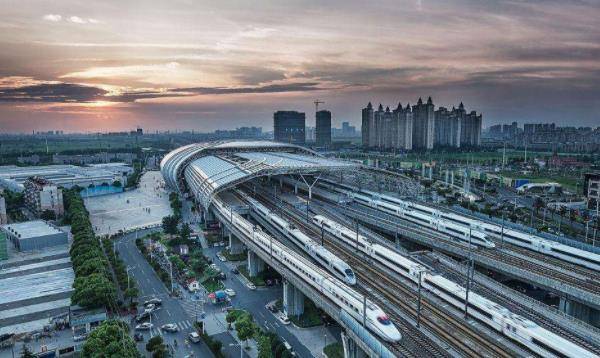南昌正修建新高铁站，占地10万㎡，规模为8台16线，预计2023年投用