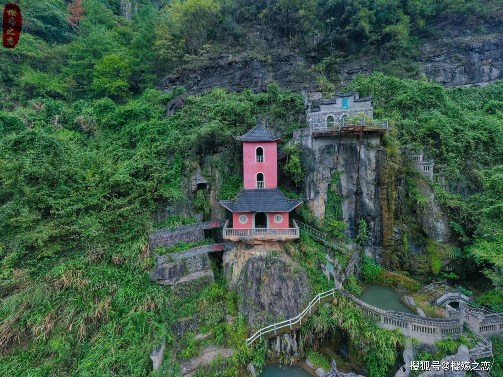 飞瀑|以“龙”为名的景区，因瀑布而闻名遐迩，被誉为江南最美瀑布之一