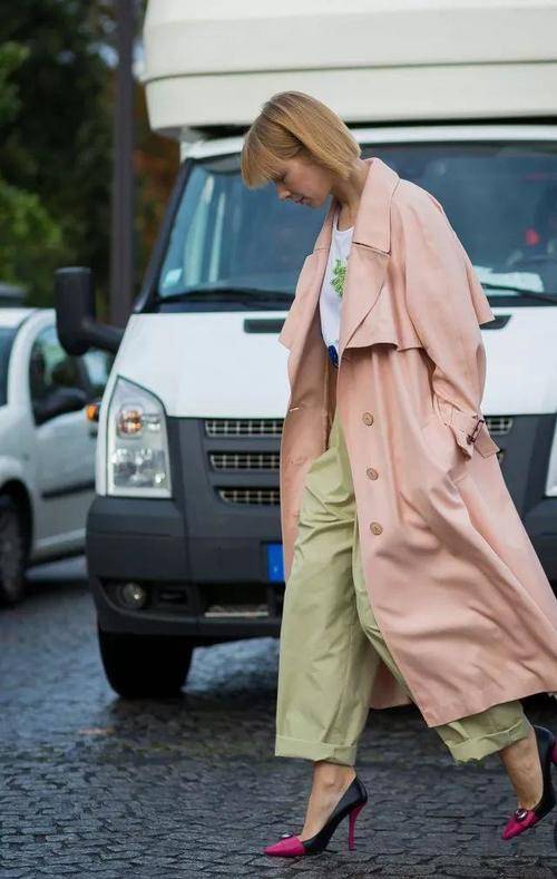 套装 穿好粉色让你一秒减龄,热巴虞书欣爱不释手,美到立刻重回18岁了