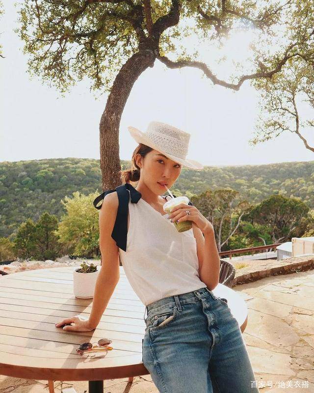 衣结 没腰、有肚子的中年女人不要“塞衣角”，学这样穿，遮肉显瘦还时髦