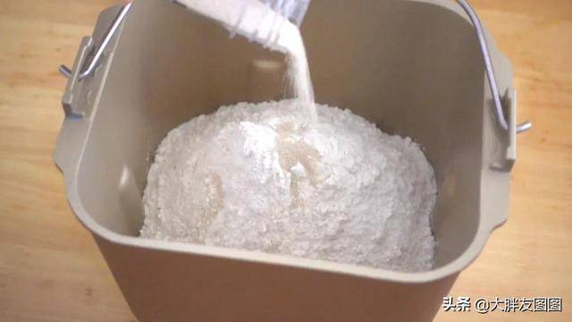面包|软到不知所措，面包松软可口的秘诀是？