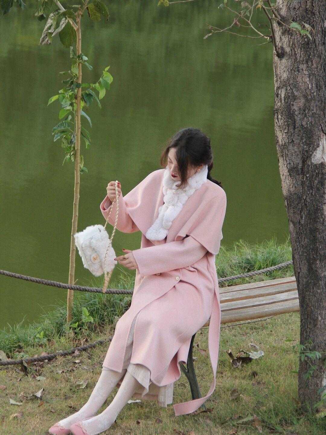 黑色 降温后“大衣”怎么穿高级又洋气?这几款大衣值得借鉴,百搭时髦