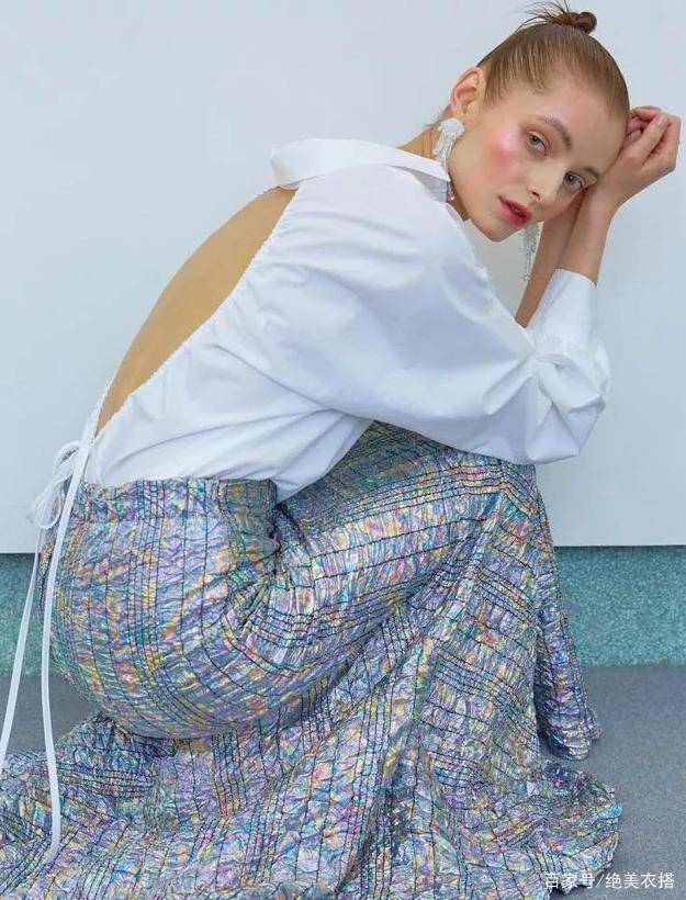 衣结 没腰、有肚子的中年女人不要“塞衣角”，学这样穿，遮肉显瘦还时髦