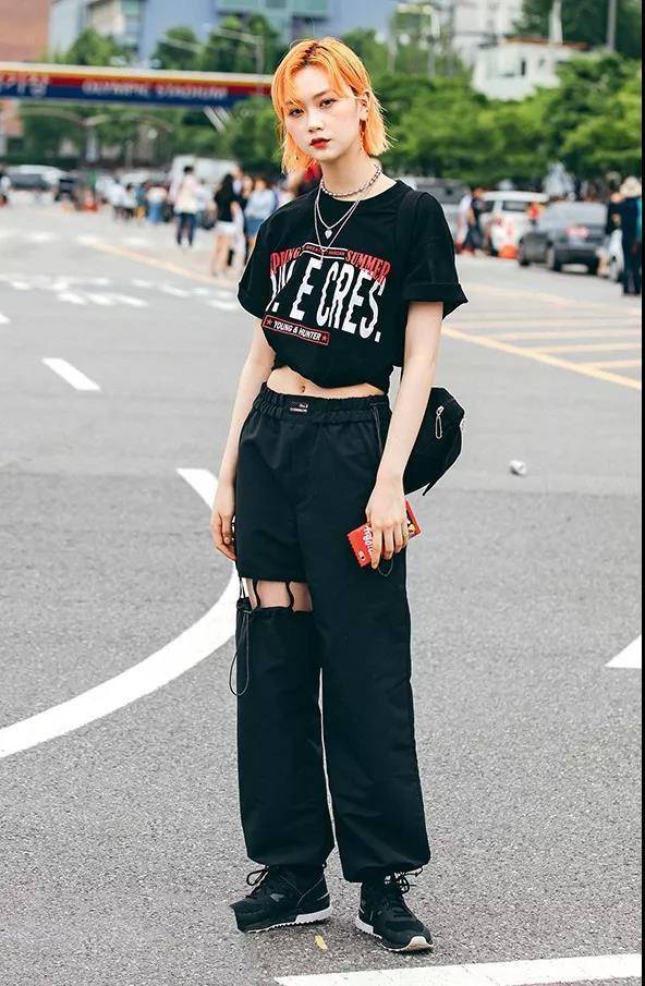 衣结 没腰、有肚子的中年女人不要“塞衣角”，学这样穿，遮肉显瘦还时髦