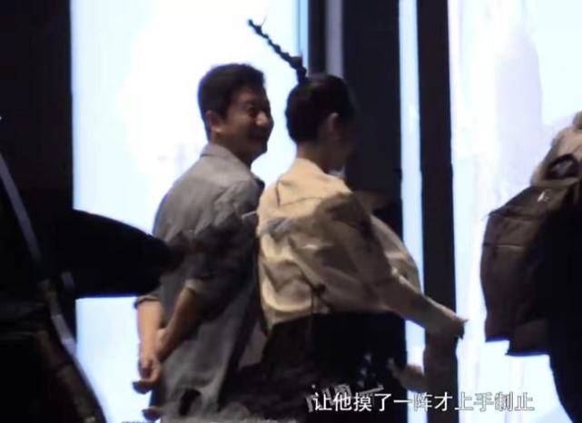 身材 大咖导演罕见同框！章子怡扎朝天辫好少女，就连吴京都忍不住摆弄