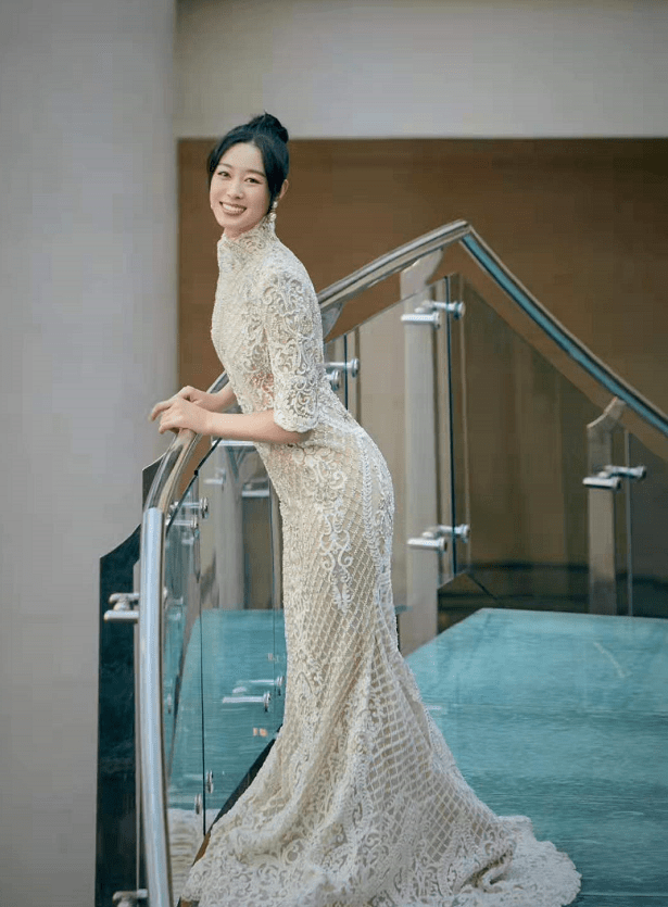 高贵范 冠军孙一文彻底变超模！穿镶钻礼服裙美成女王，绝美容颜真不逊色