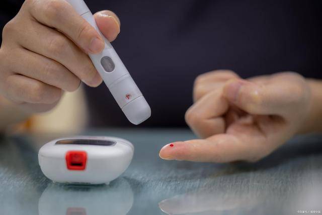 手指|亲睐控糖 糖友们采血时 那个疼真的不能忍！