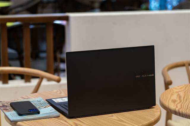 华硕无畏pro15 锐龙版体验 可能是目前性价比较高的oled笔电 电脑