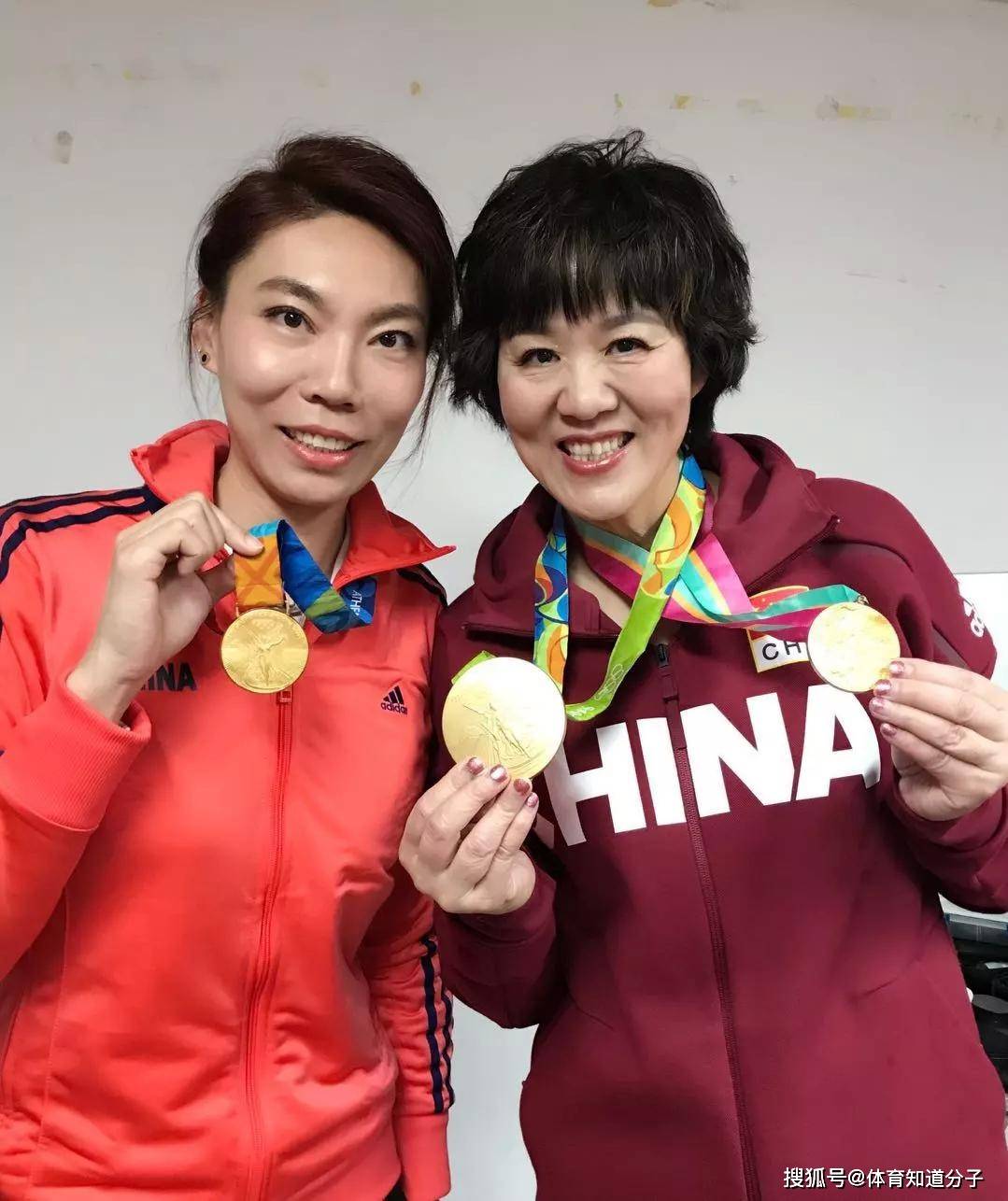 女排新主帅再出热门人物,经典重扣载入史册_中国女排