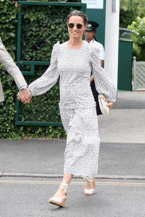 新造型 凯特妹妹新造型好美！穿条纹衫不像38岁，直勾勾地盯着老公太甜