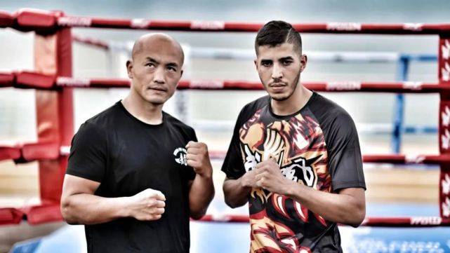 一龙全场只出两腿 40秒闪电ko 方便盛赞 穿上黄僧裤找回青春 威瑟