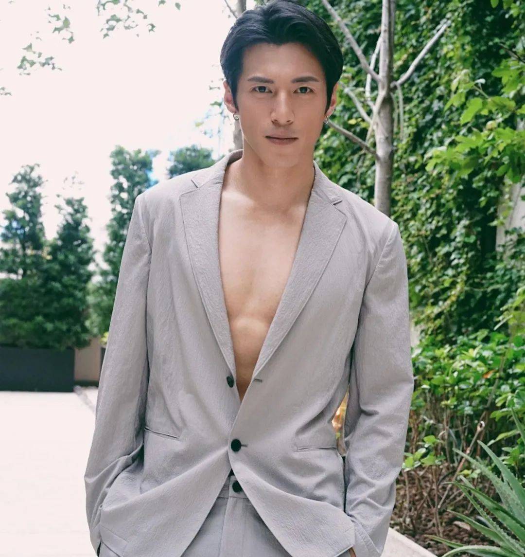 何超莲前男友加入tvb,被赌王家族拒绝后,现已成功混入富婆圈_黄俊豪