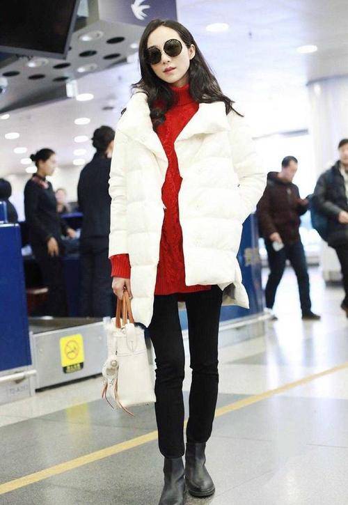 身材 女明星的气质有多强?穿羽绒服外套配紧身裤,美得高级大气又减龄