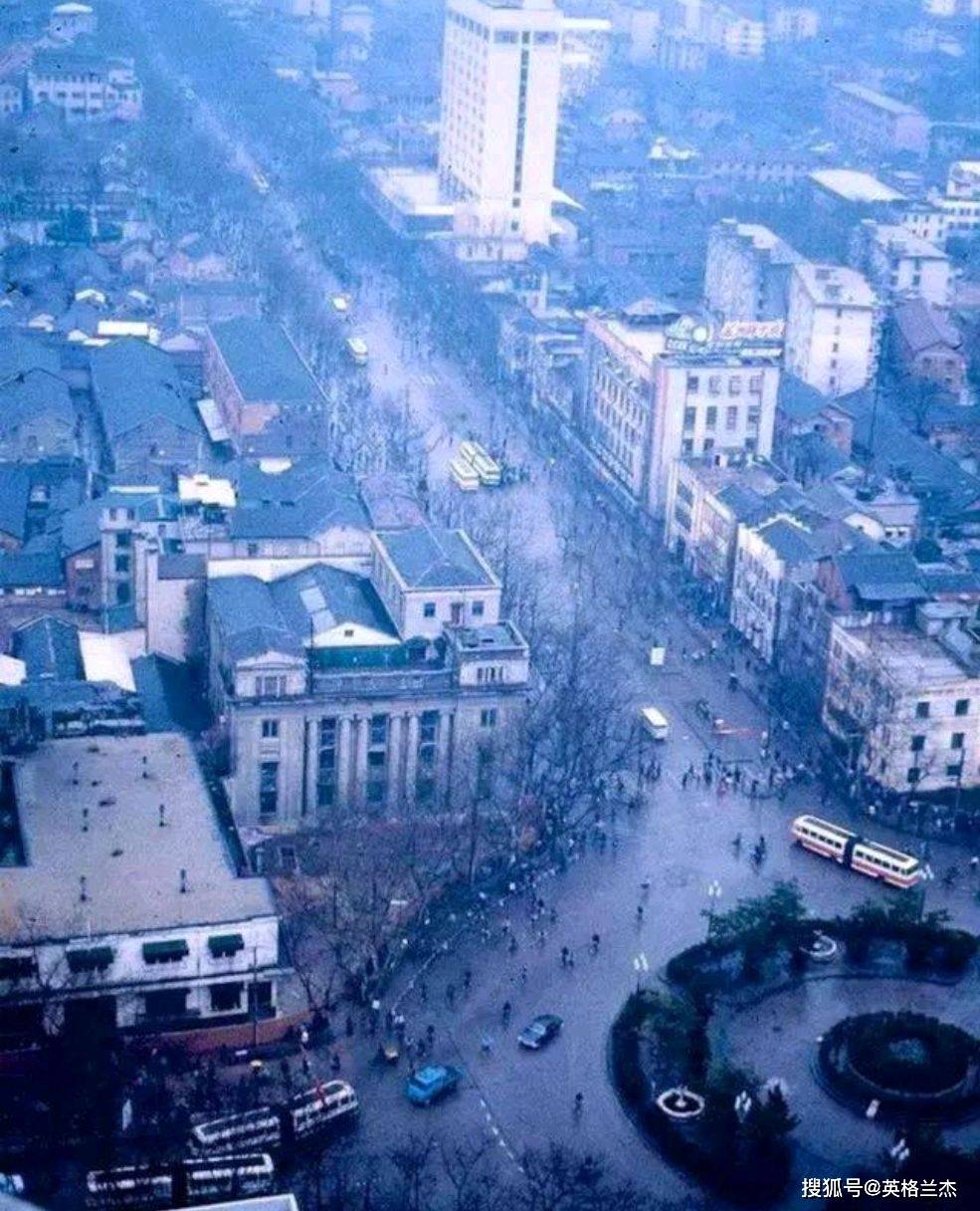 江苏老照片，80年代南京街头景象流出！这些场景你还有印象吗？