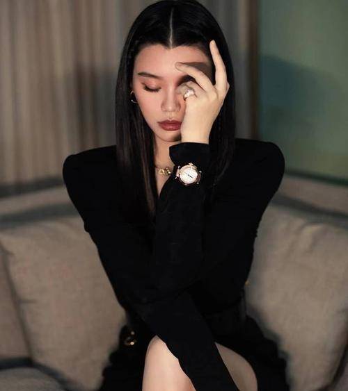 短裙 奚梦瑶胖了也无妨,小圆脸显富态、有气质,果然嫁对了豪门