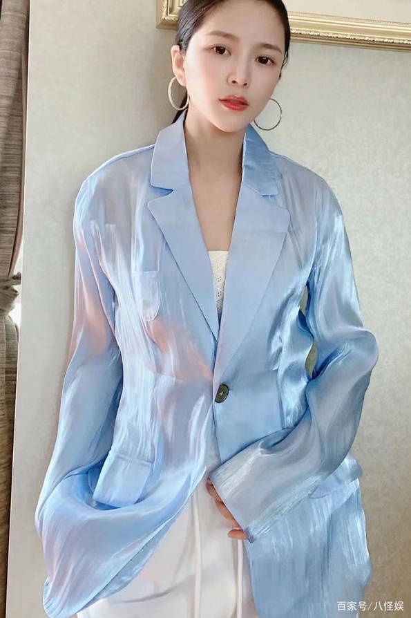 老公 王灿晒杜淳视角美照,产后两个月瘦回巅峰,穿露脐装自信秀小蛮腰