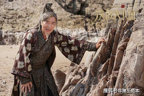 定档10月30日 孟子义米热上演"易性"之恋_王若水