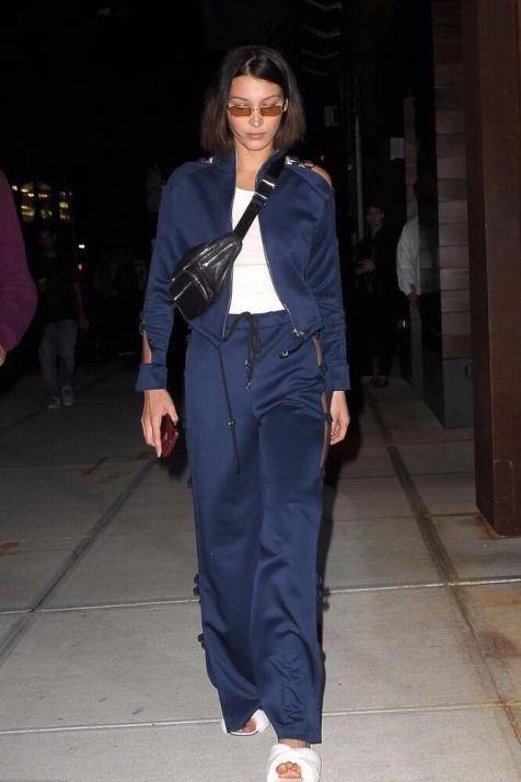 设计 高跟鞋失宠了，今年流行“毛毛鞋”，搭牛仔裤，保暖时髦还很显瘦