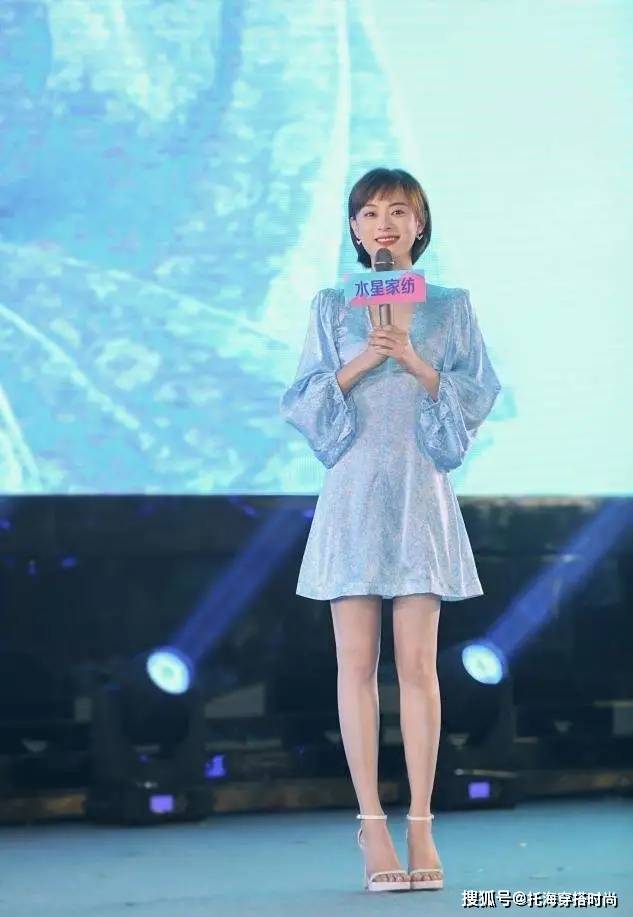 花衣服 女人50岁后，少穿花衣服，最好多穿这3种“颜色”，显白显气质