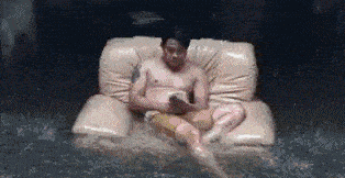 少林寺搞笑GIF段子：二哈：你看着我能把这水喝完！