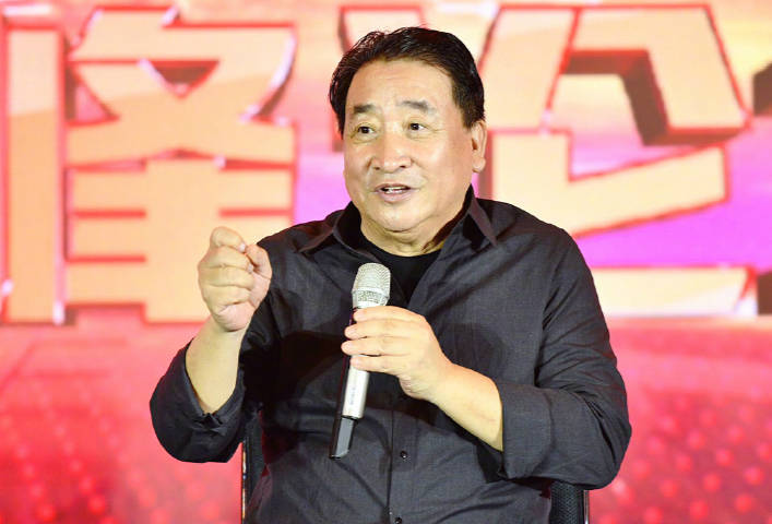 首届中国相声小品大赛为姜昆正名 他79年就说了轰动的讽刺相声 冯巩