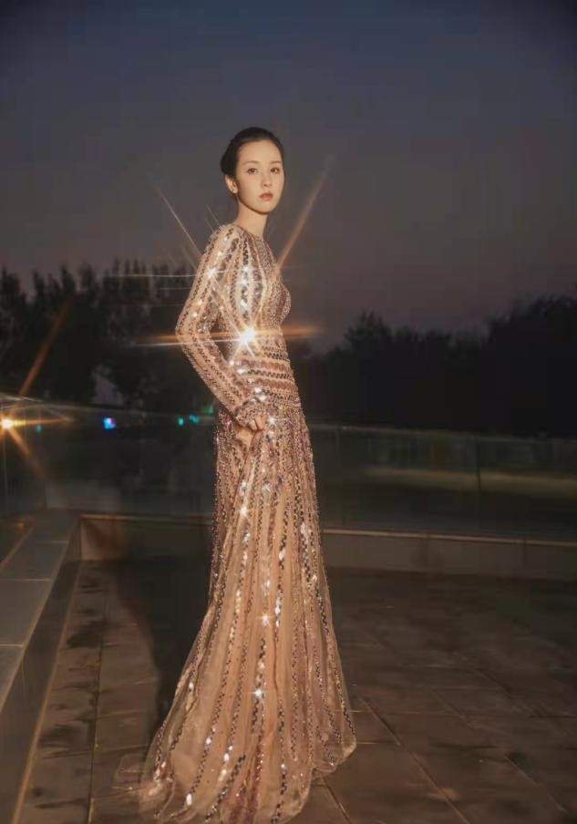 章小蕙 终于明白天鹅颈的优势!名媛章小蕙撞衫陈都灵罕翻车,富态变臃肿