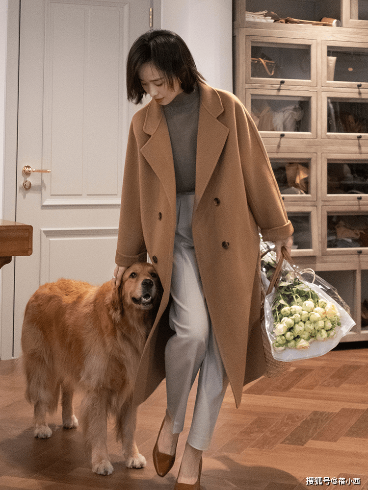 身材 今年还是穿“长款大衣”最高级，搭配毛衣、半身裙、裤子时髦洋气