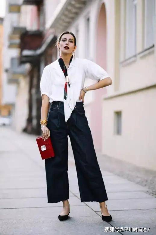 郝蕾 郝蕾在国外真大胆,一身彩色Look素颜现身街头,41岁好真实