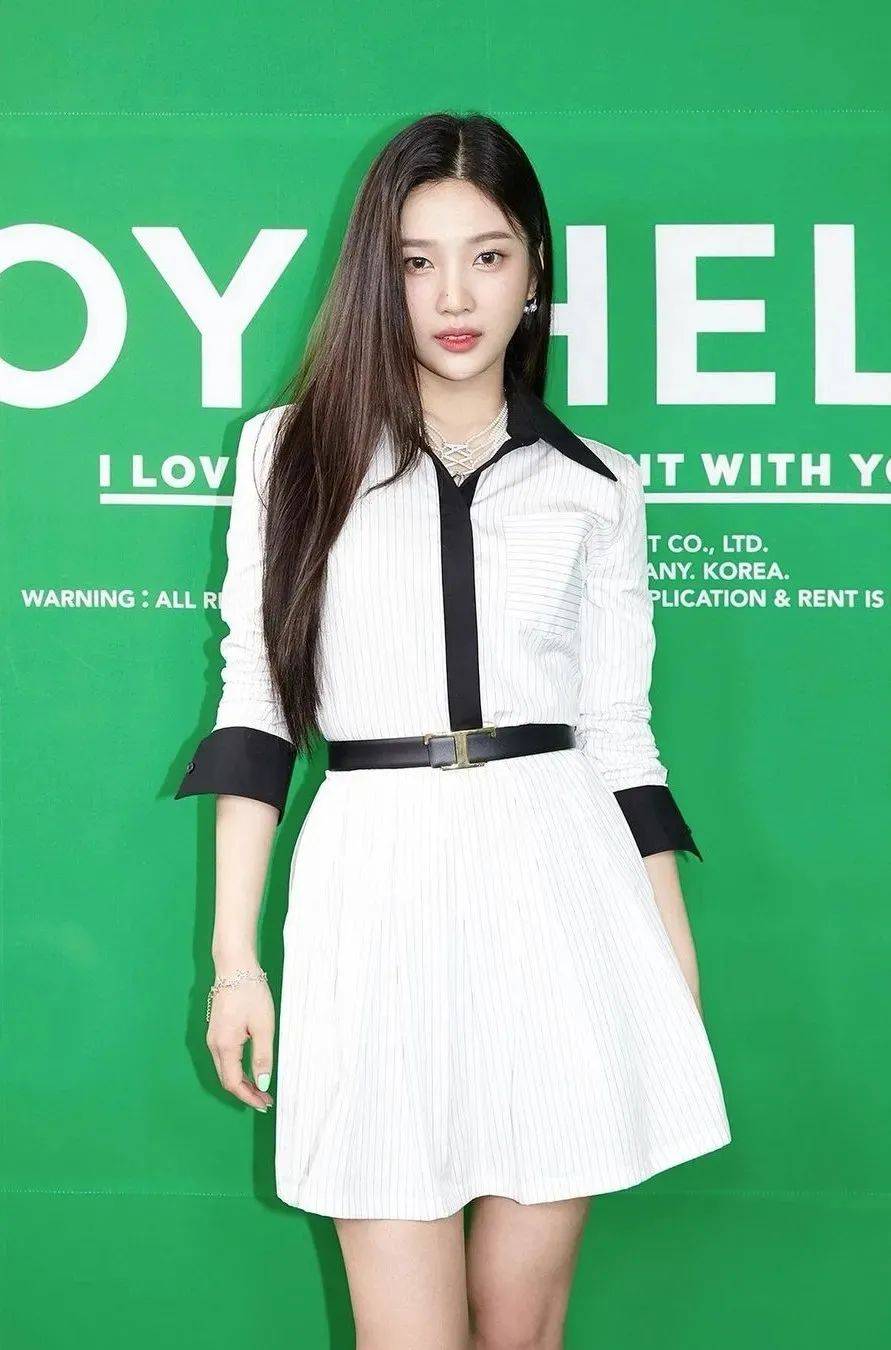 上半身 女星蒋欣瘦成Lisa 2.0？！到底什么情况呀…