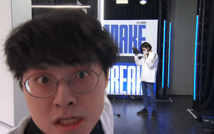 Faker|DK晋级总决赛，选手呐喊，Faker神情落寞，还好宣布了一个好消息