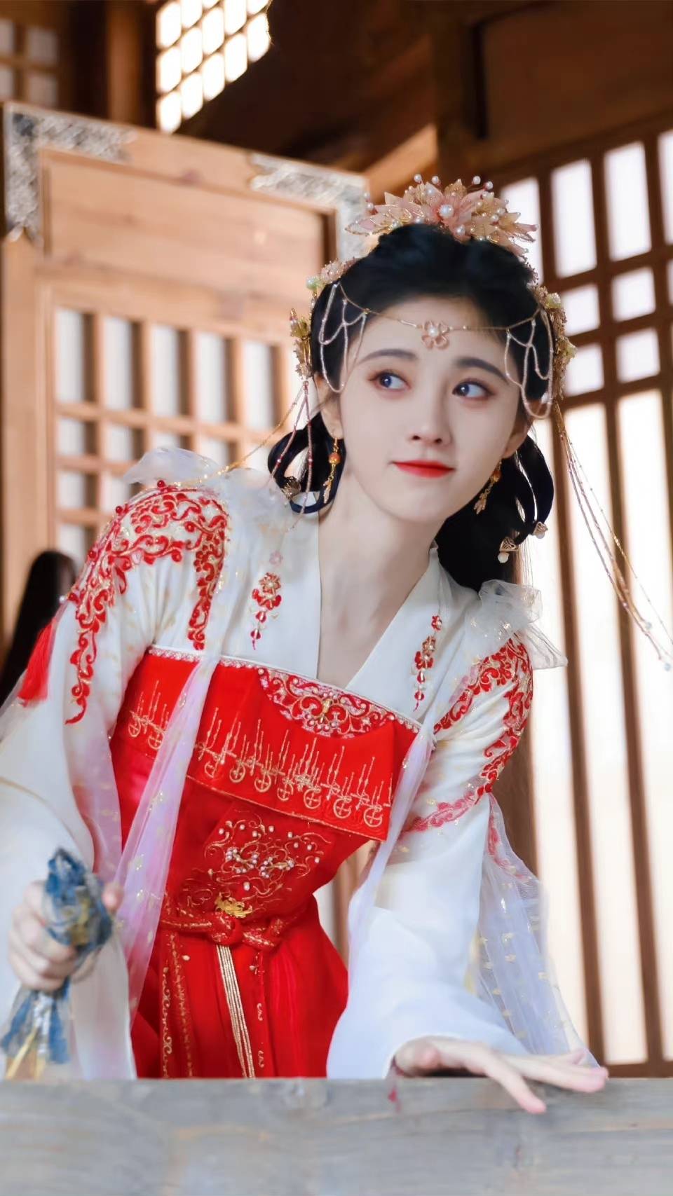公主 鞠婧祎新古装公主造型，美得不可方物