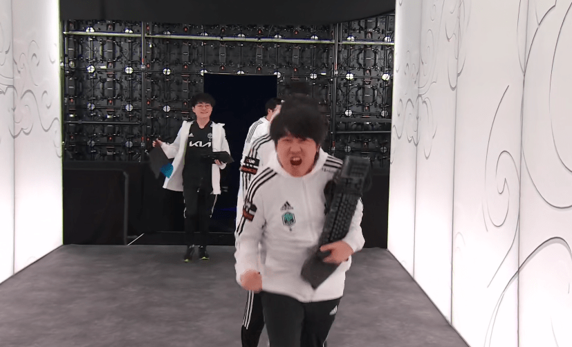 Faker|DK晋级总决赛，选手呐喊，Faker神情落寞，还好宣布了一个好消息